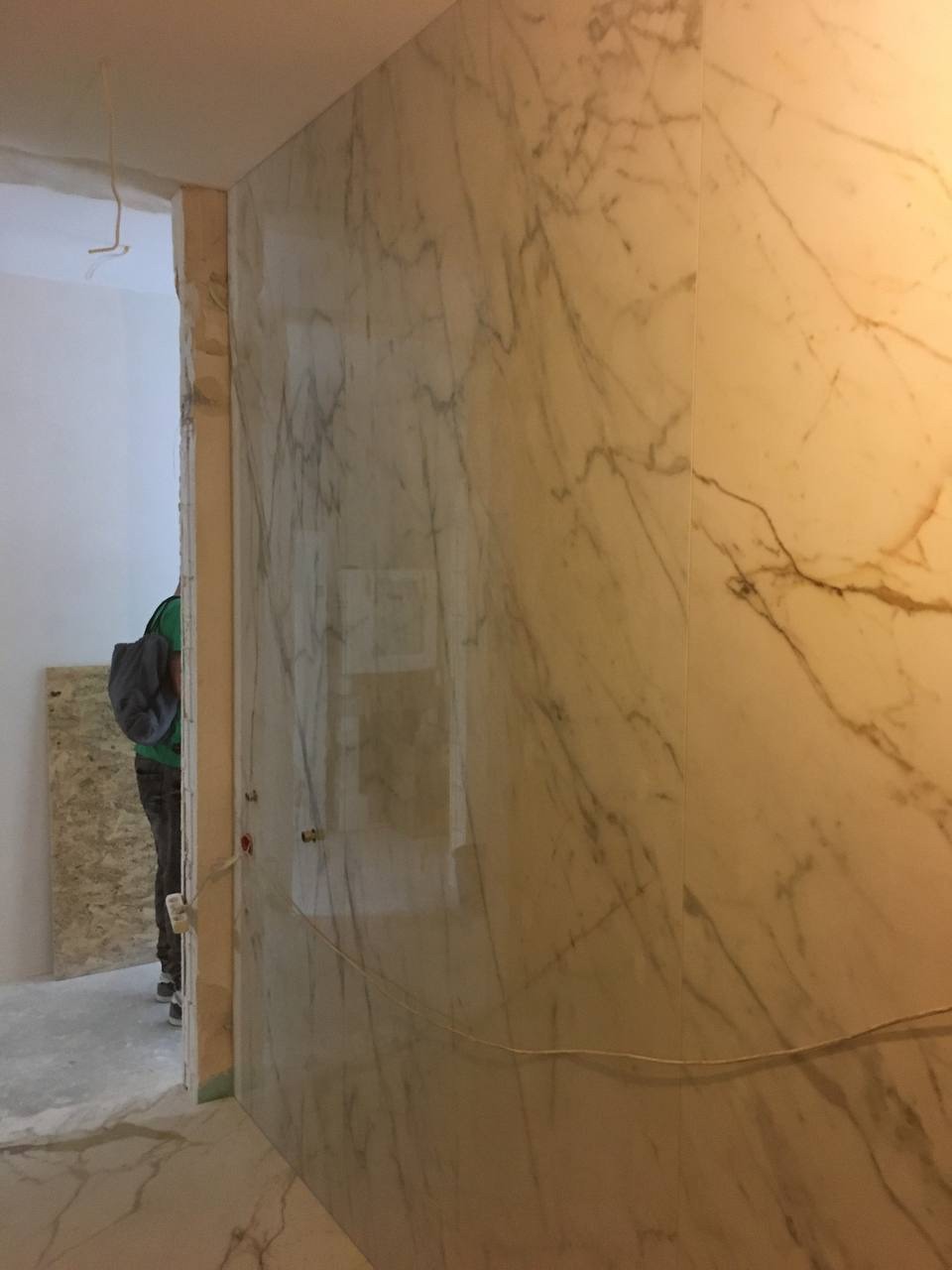 Kompleksowy remont łazienki na ul 11 Listopada w Warszawie, płytki 120cmx280cm.