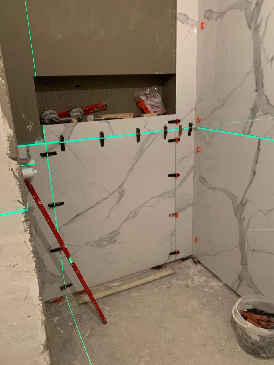 Kompleksowy remont łazienki w Otwocku, płytki 120cmx120cm.