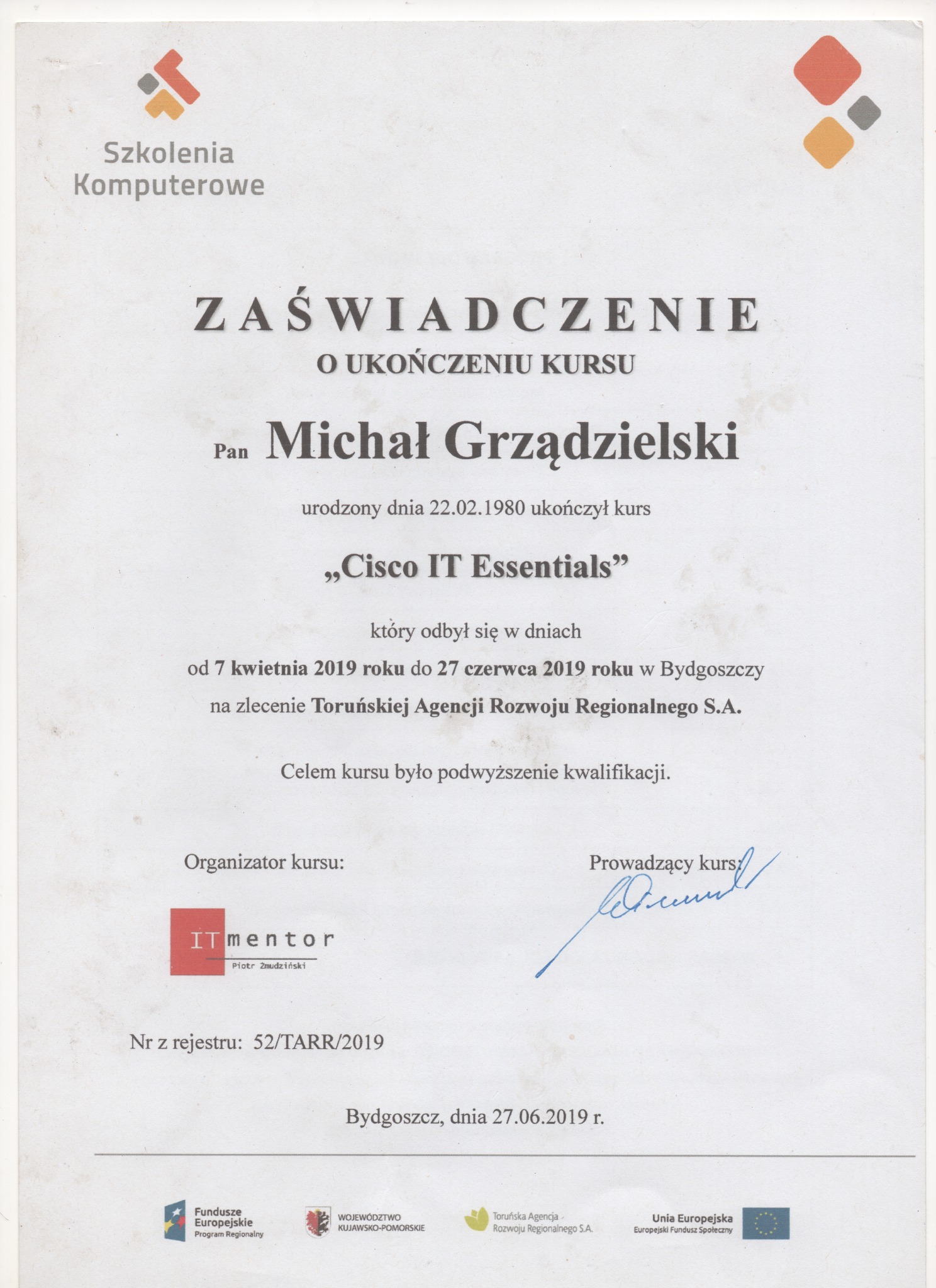 Skan zaświadczenia o ukończeniu kursu 'Cisco IT Essentials' przez Michała Grządzielskiego, zorganizowanego przez IT mentor w Bydgoszczy, datowane na 27.06.2019, z logotypami Funduszy Europejskich...