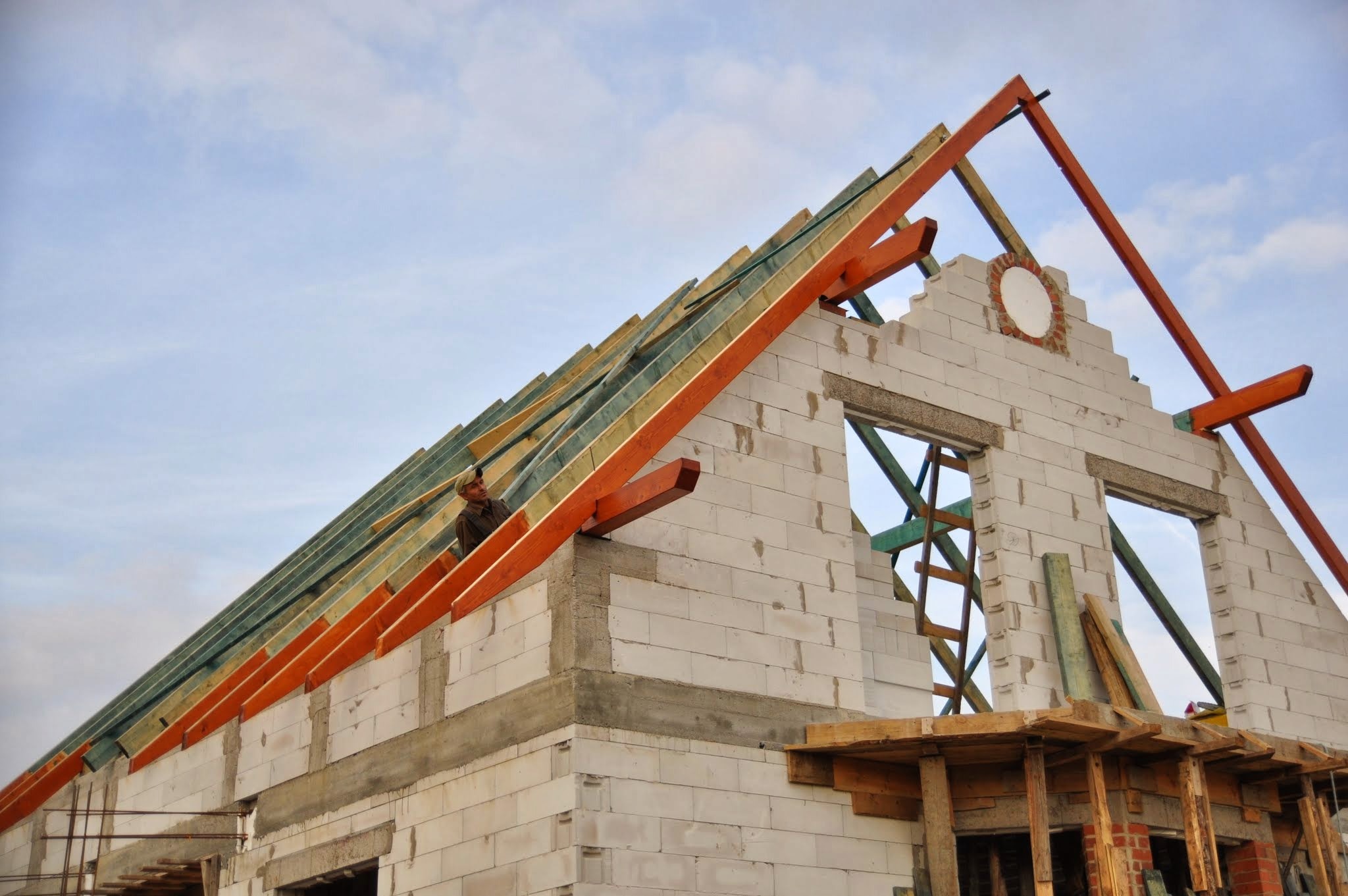 Wykonanie konstrukcji dachu.