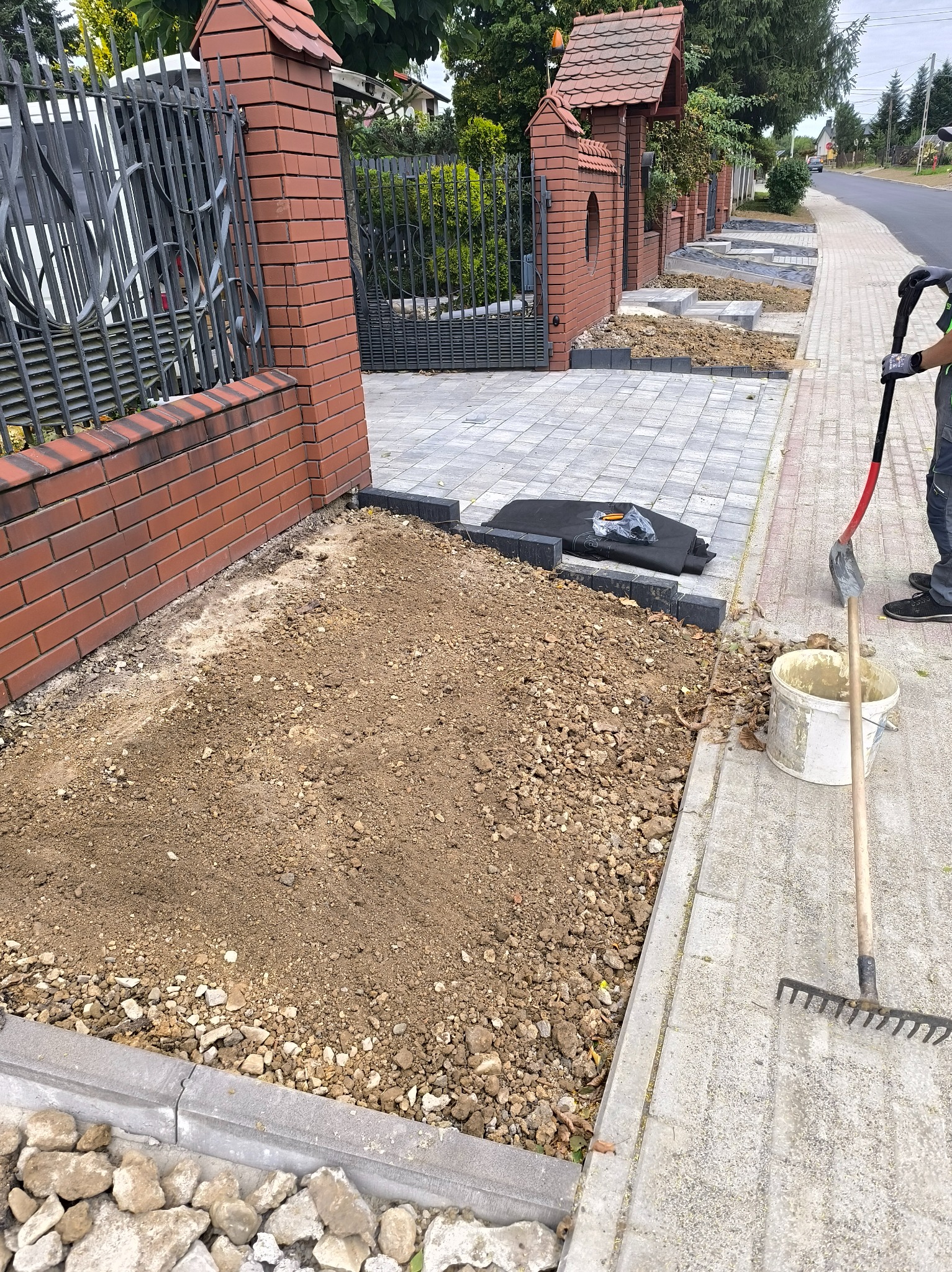 Wykonanie ogrodu przy ulicy okolice Jasła województwo podkarpackie