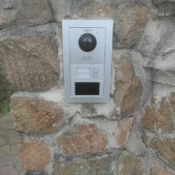 Wideodomofon wraz z modułem wywołania 2-przyciskowym oraz modułem do odczytu kart lub breloków Mifare