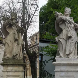 Dwie wersje zdjęcia kamiennej figury świętego trzymającego krzyż, po lewej na tle budynku i drzewa bez liści, po prawej na tle zieleni.
