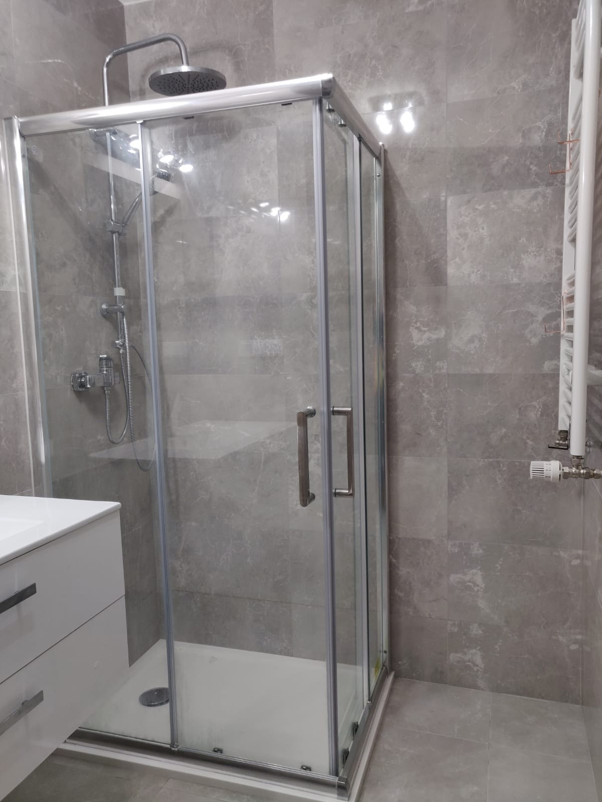 montaż kabin prysznicowych