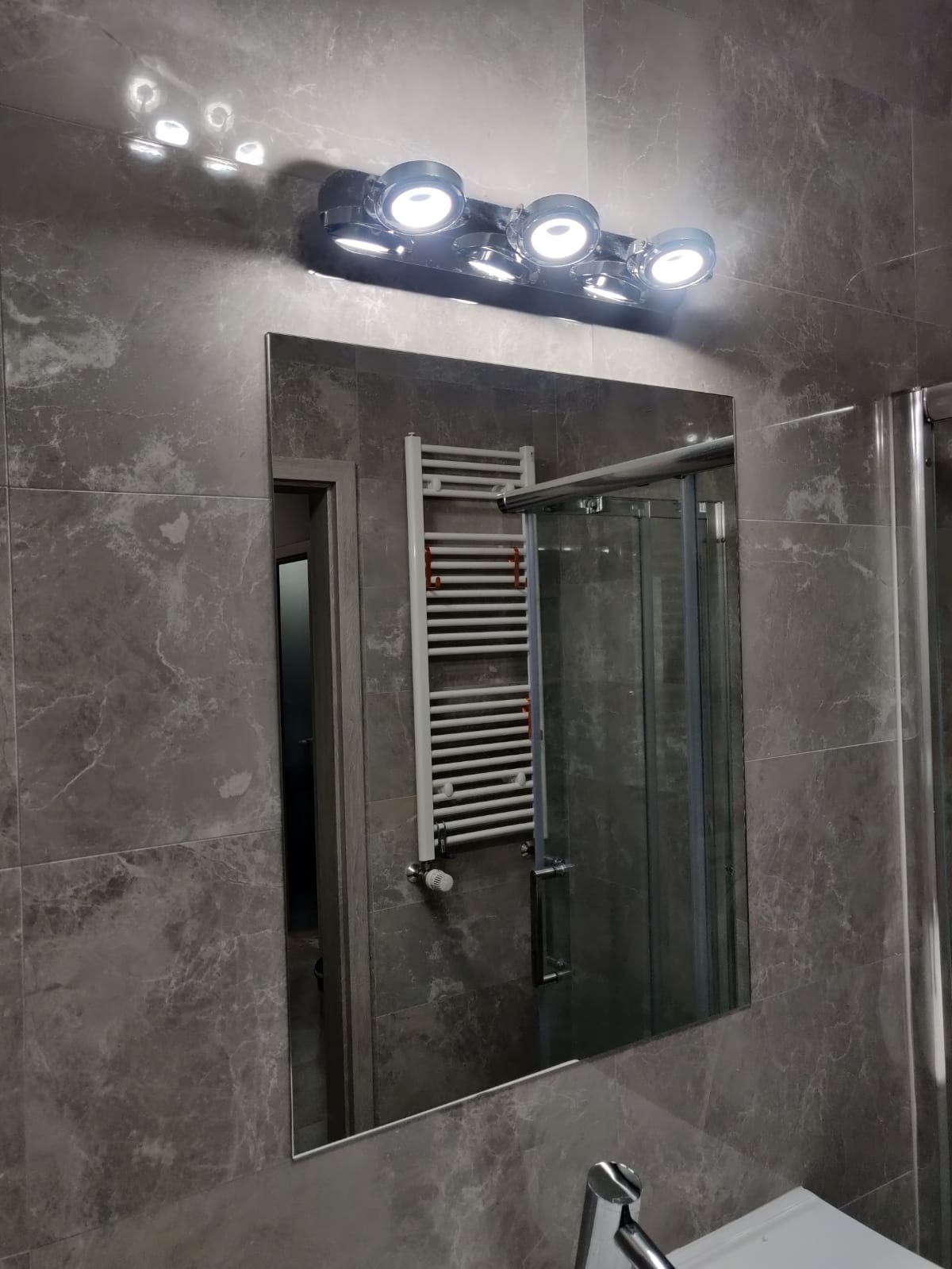 montaż oświetlenia