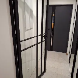 Drzwi loftowe z ukrytymi zawiasami..