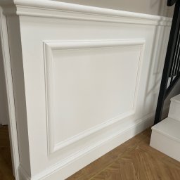 Wieloletnie doświadczenie w montażu oraz obróbce sztukaterii gipsowej zdobyte poza granicami kraju posiadam odpowiednie narzędzia oraz sprzęt niezbędny do wykonywania oraz montażu elementów ozdobnych wykonanych z gipsu oraz tworzyw