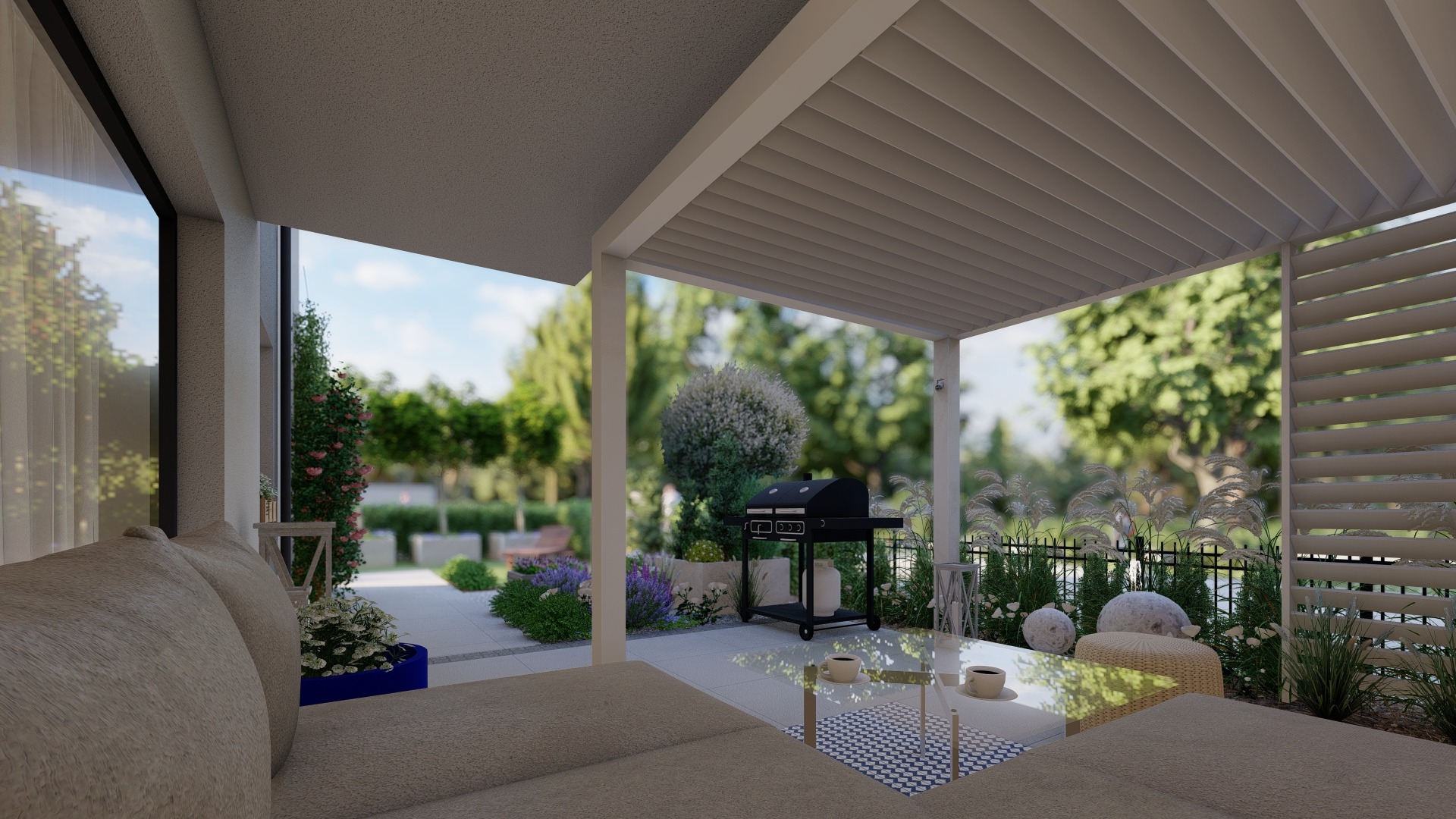 Zadaszony taras z grillem, stolikiem kawowym i roślinami, widok z wnętrza domu na starannie zaprojektowany ogród z ozdobnymi trawami i kwiatami.
