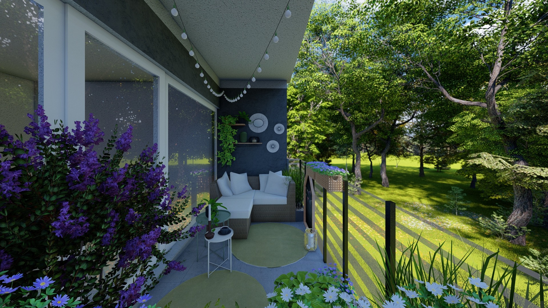 Aranżacja balkonu z rattanowym narożnikiem, dekoracjami ściennymi, lampionem i roślinami kwitnącymi w donicach, z widokiem na zielony ogród.