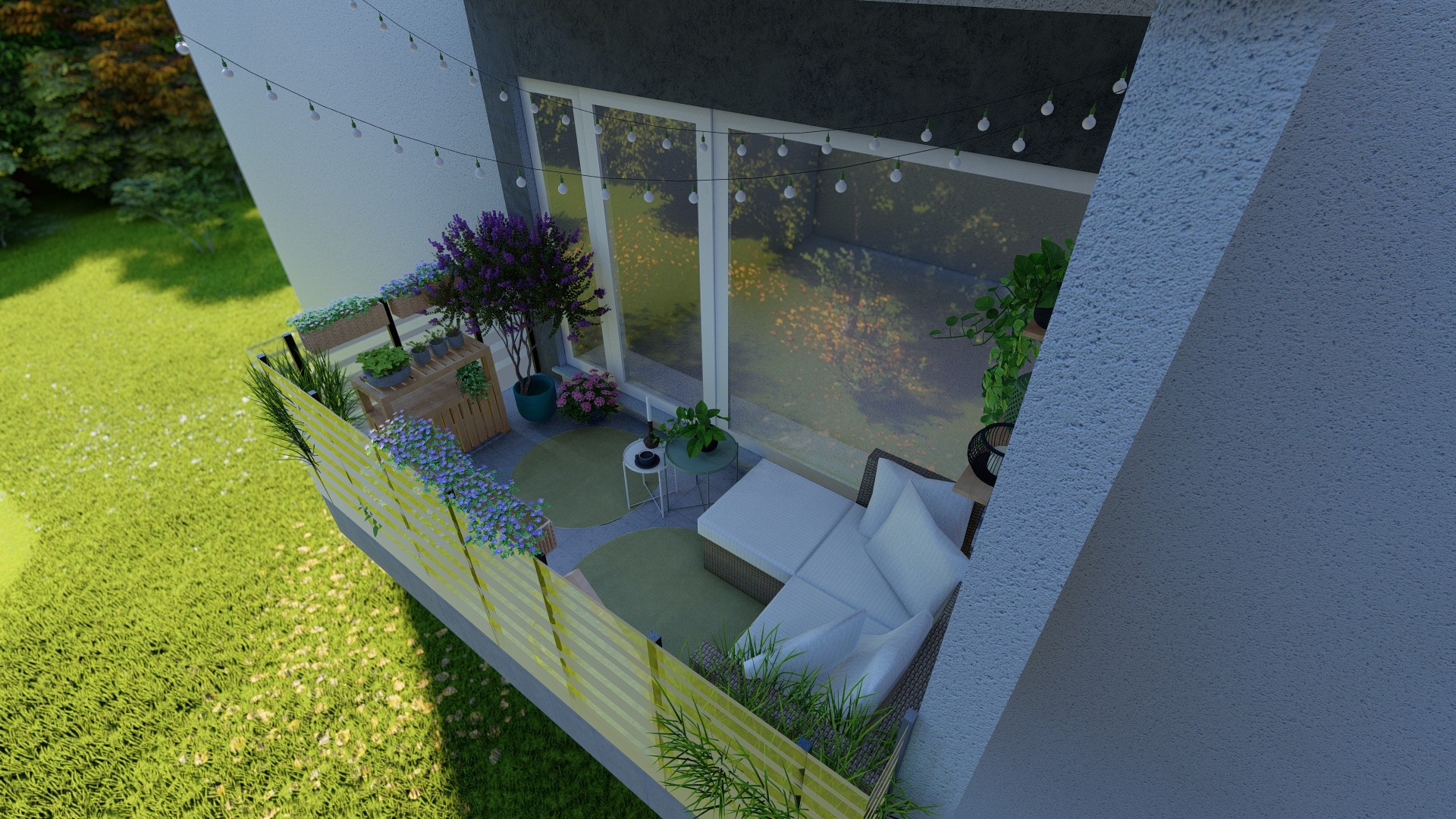 Kompaktowy balkon z rattanową sofą, okrągłymi dywanikami, stolikami kawowymi i różnorodną roślinnością w donicach, oświetlony girlandą żarówek.