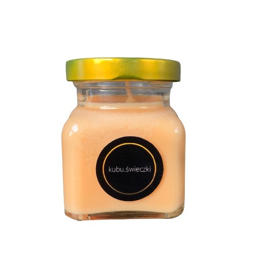 Mały słoiczek z kremową zawartością i złotym wieczkiem, z czarną etykietą 'kubu.świeczki', oferowany w Warszawie.