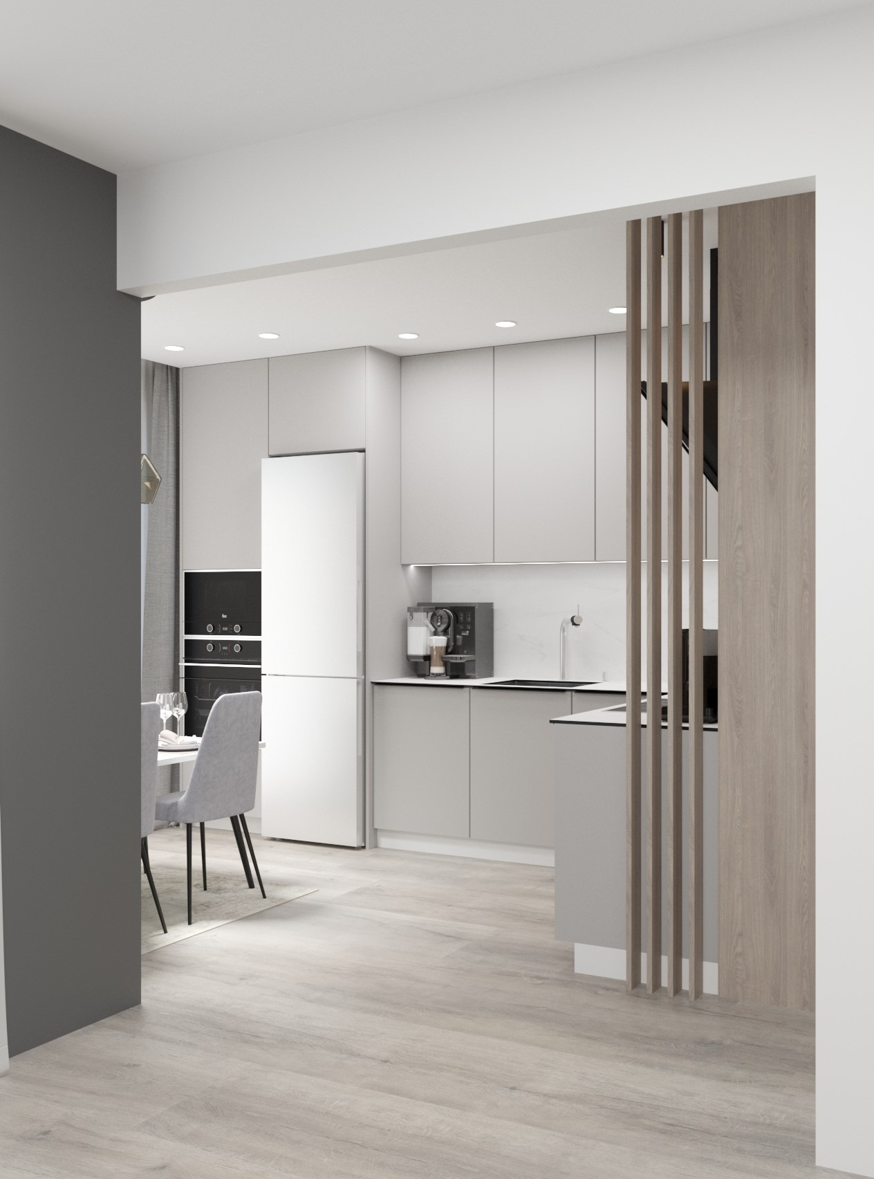 Nowoczesna, jasna kuchnia z minimalistycznym wystrojem, szarymi szafkami, białym sprzętem AGD i drewnianą przegrodą, widok z jadalni z szarymi krzesłami.