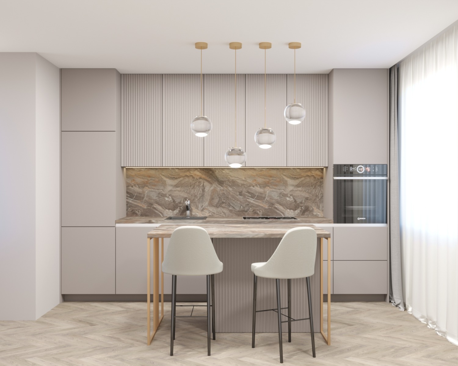 Nowoczesna kuchnia w odcieniach beżu z marmurowym blatem, oświetlona czterema szklanymi lampami wiszącymi i wyposażona w drewniany barek z dwoma krzesłami.