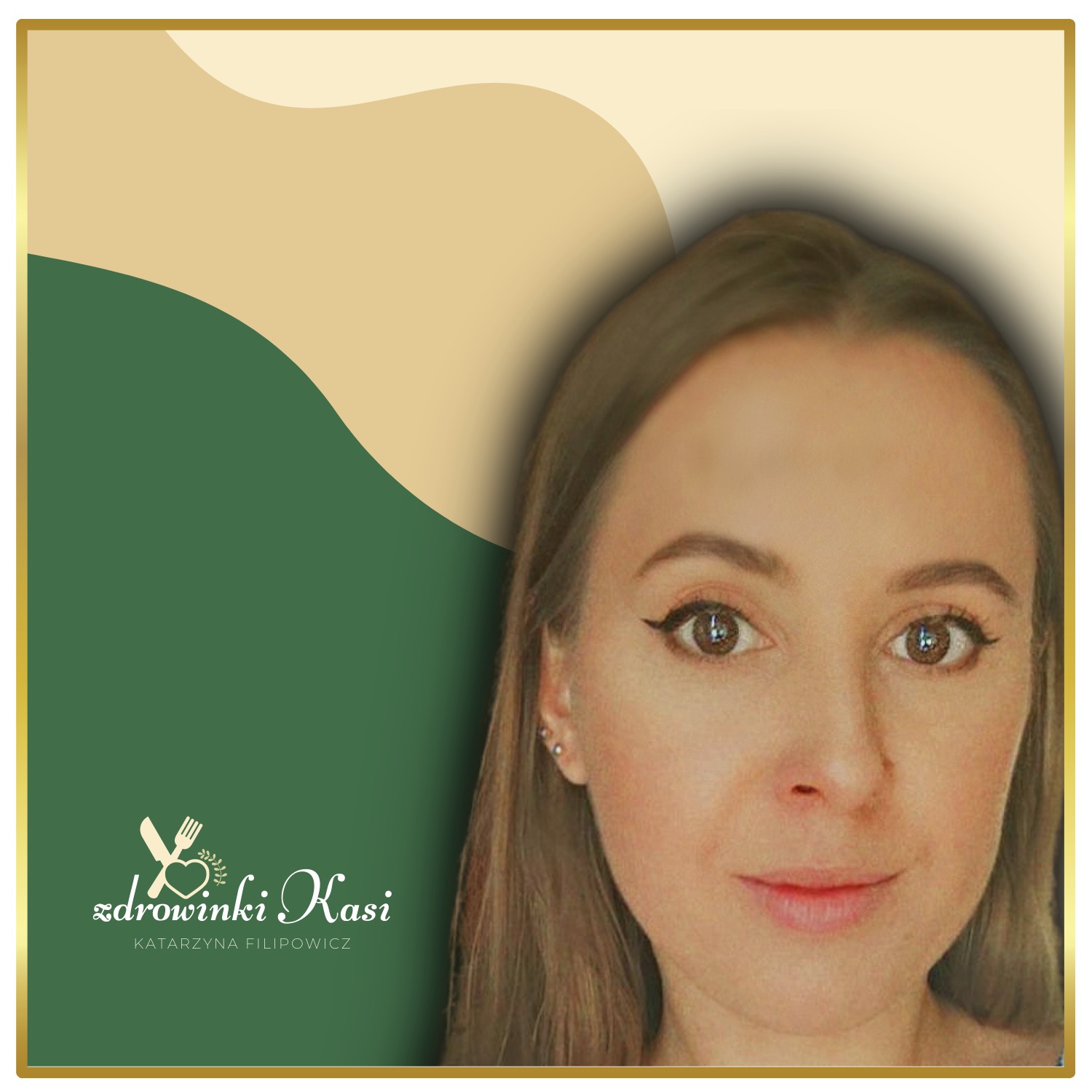 Portret kobiety z lekkim uśmiechem, logo 'zdrowinki Kasi' z symbolem widelca i serca w lewym dolnym rogu, na abstrakcyjnym tle w odcieniach zieleni i beżu, w złotej ramce.