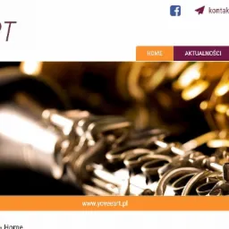 Fragment strony internetowej firmy Yovee Art z saksofonem w tle, widoczne menu nawigacyjne i dane kontaktowe.