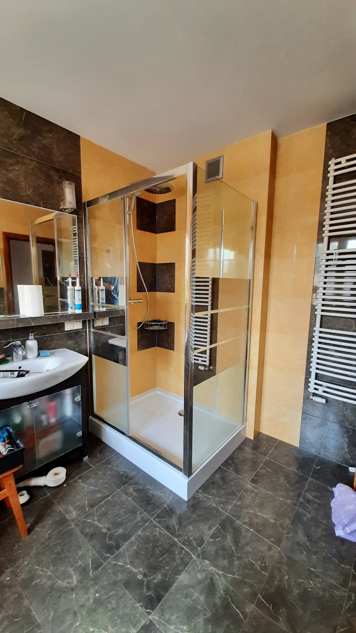 Montaż zestawu kąpielowego.