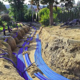 Saco Group s.c. - Prowadzenie linii zasilających pompy ciepła oraz głównego zasilania z przyłącza.