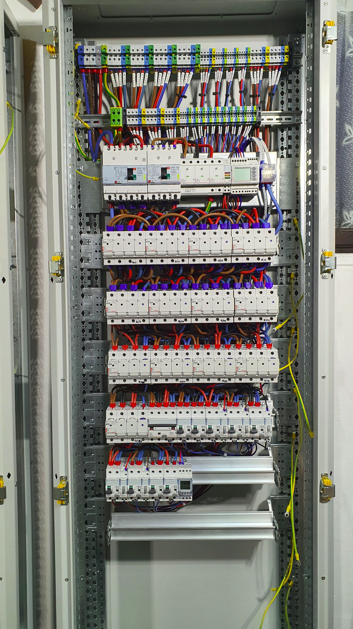 Jedna z naszych prefabrykowanych szaf elektrycznych.