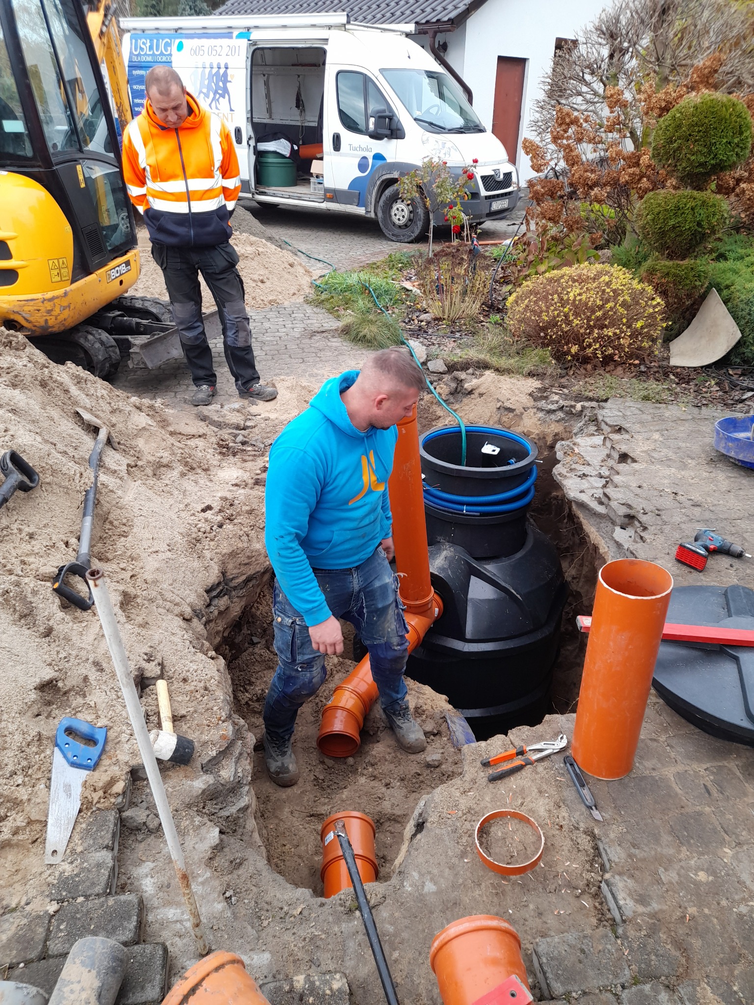 Montaż małej oczyszczalni biologicznej HABA dla max 3 osób w miejsce starej i niedrożnej oczyszczalni drenażowej