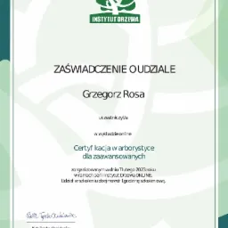 Skan zaświadczenia o udziale Grzegorza Rosa w wykładzie online dotyczącym certyfikacji w arborystyce dla zaawansowanych, zorganizowanym przez Instytut Drzewa, opatrzone podpisem dyrektora Instytutu...