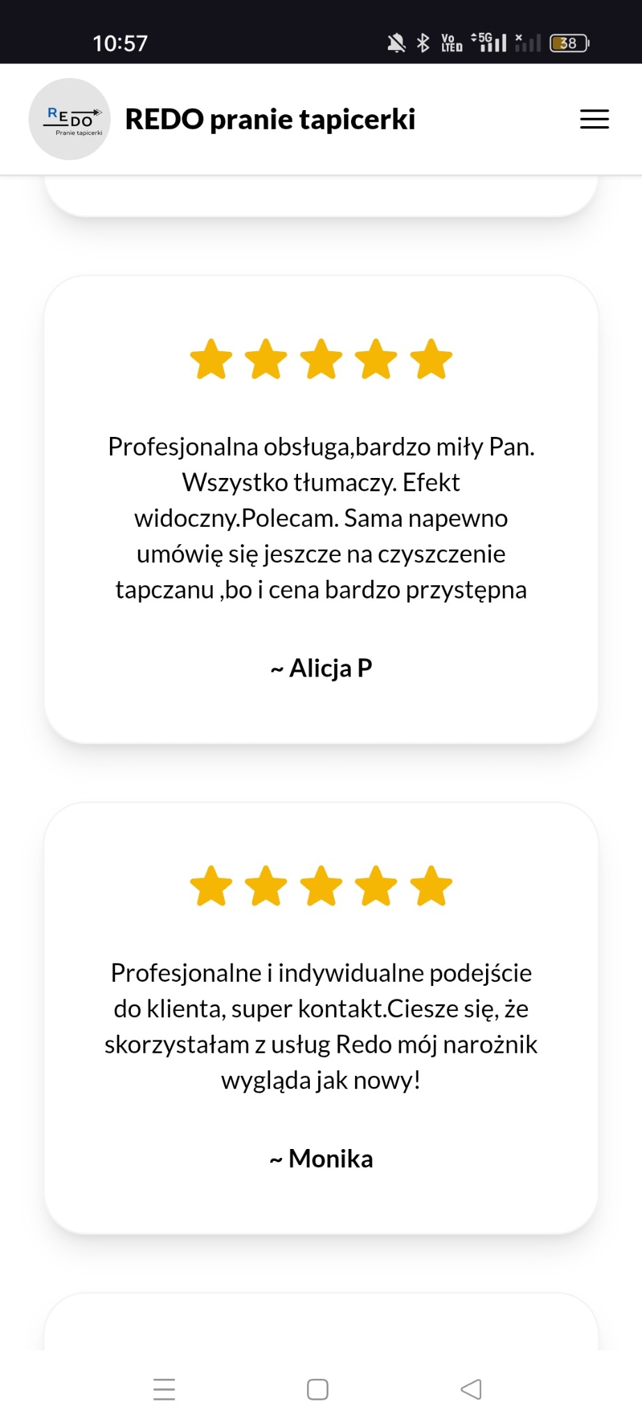 Zrzut ekranu z pozytywnymi opiniami klientów o firmie REDO pranie tapicerki, z ocenami pięciogwiazdkowymi i pochwałami za profesjonalizm, miłą obsługę i widoczne efekty czyszczenia tapicerki.