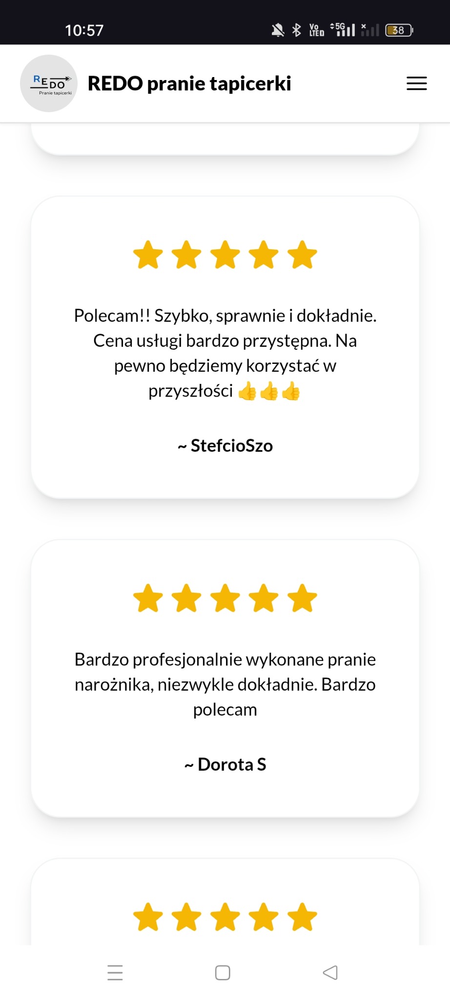 Zrzut ekranu z telefonu prezentujący opinie klientów z pięcioma gwiazdkami na temat usług firmy REDO Pranie Tapicerki, w tym pochwały za szybkość, sprawność, dokładność i przystępną cenę,...