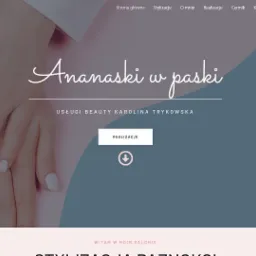 Strona internetowa salonu kosmetycznego Ananaski w paski, prezentująca dłonie z białym manicure na tle pastelowych kształtów i nawigacji strony.