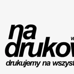 Logo firmy 'na drukownia' przedstawiające wiadro z farbami w kolorach CMYK, z adresem strony internetowej i hasłem 'drukujemy na wszystkim'.