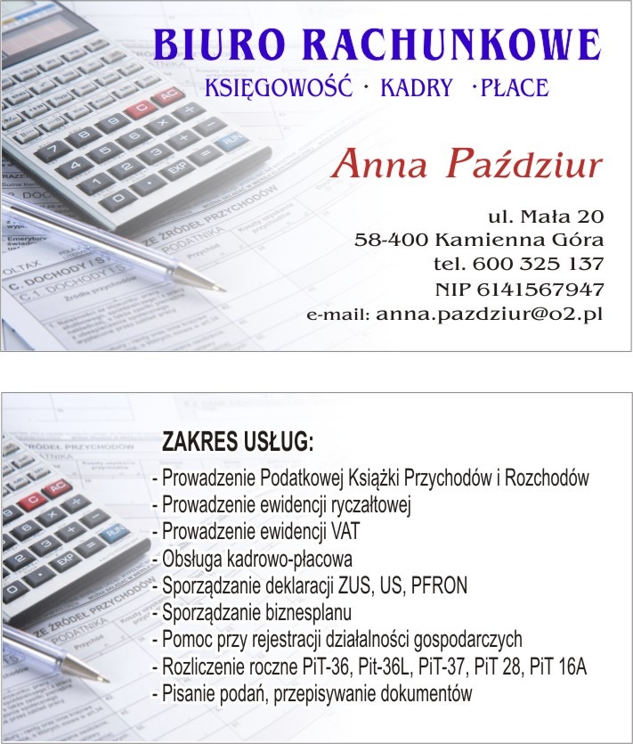 Wizytówka biura rachunkowego z kalkulatorem, długopisem i fragmentami formularzy podatkowych w tle, prezentująca zakres usług, dane kontaktowe oraz nazwę firmy.