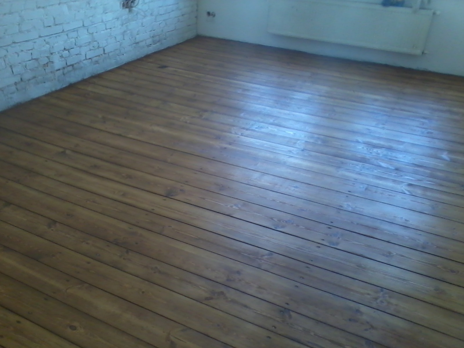 deska sosnowa po usunięciu farby olejnej