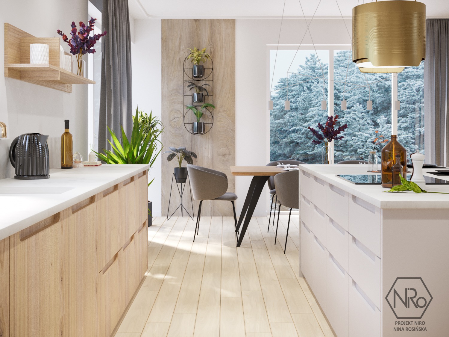 Jasna kuchnia z drewnianymi i białymi szafkami, stołem z czarnymi nogami i szarymi krzesłami, widok na zaśnieżone drzewa za oknem, dekoracyjne rośliny w doniczkach i złota lampa sufitowa.