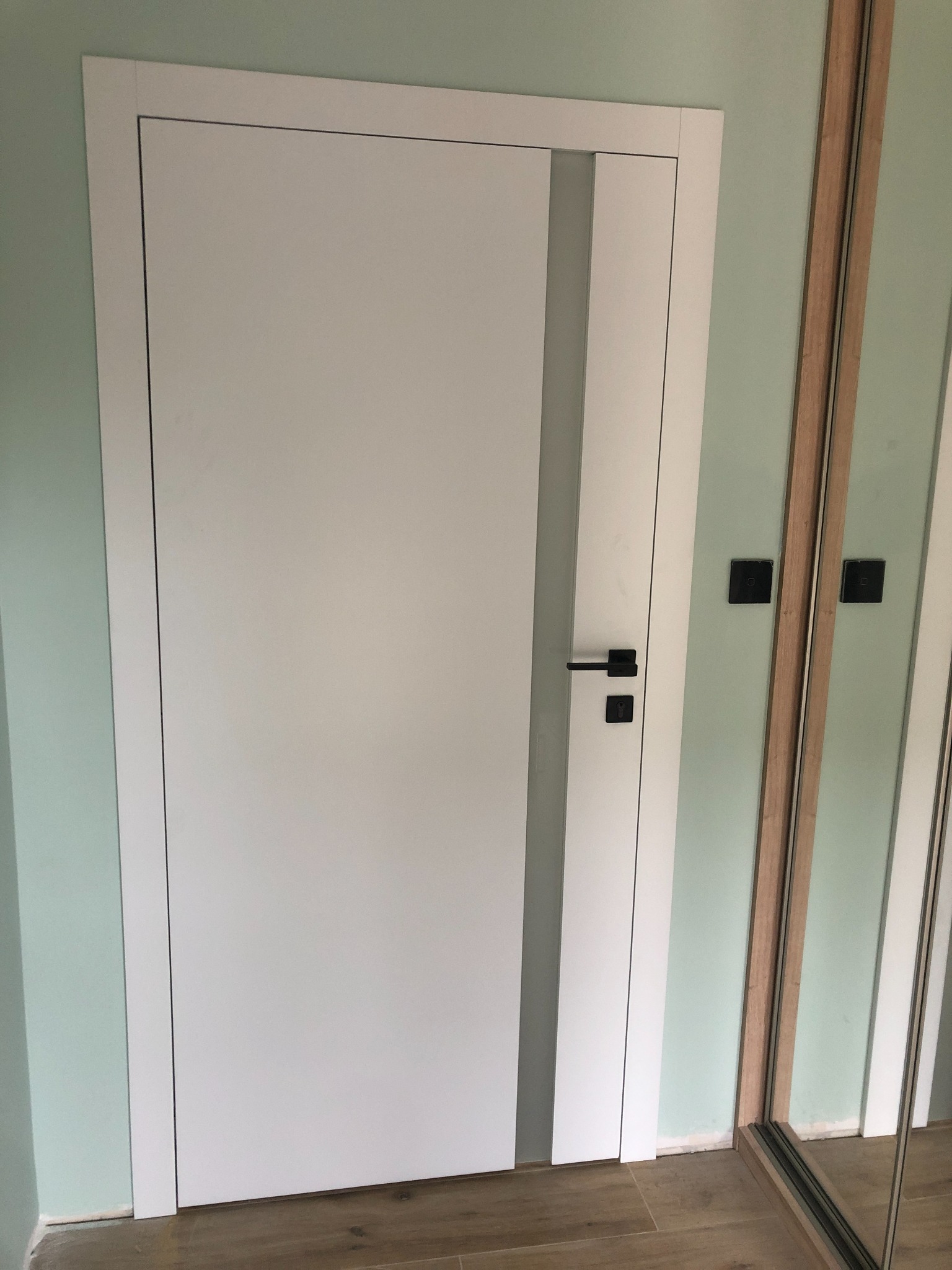 drzwi bezprzylgowe i z ukrytą ościeżnicą