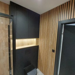 realizacja łazienki-grafitowe MDF + panele drewniane