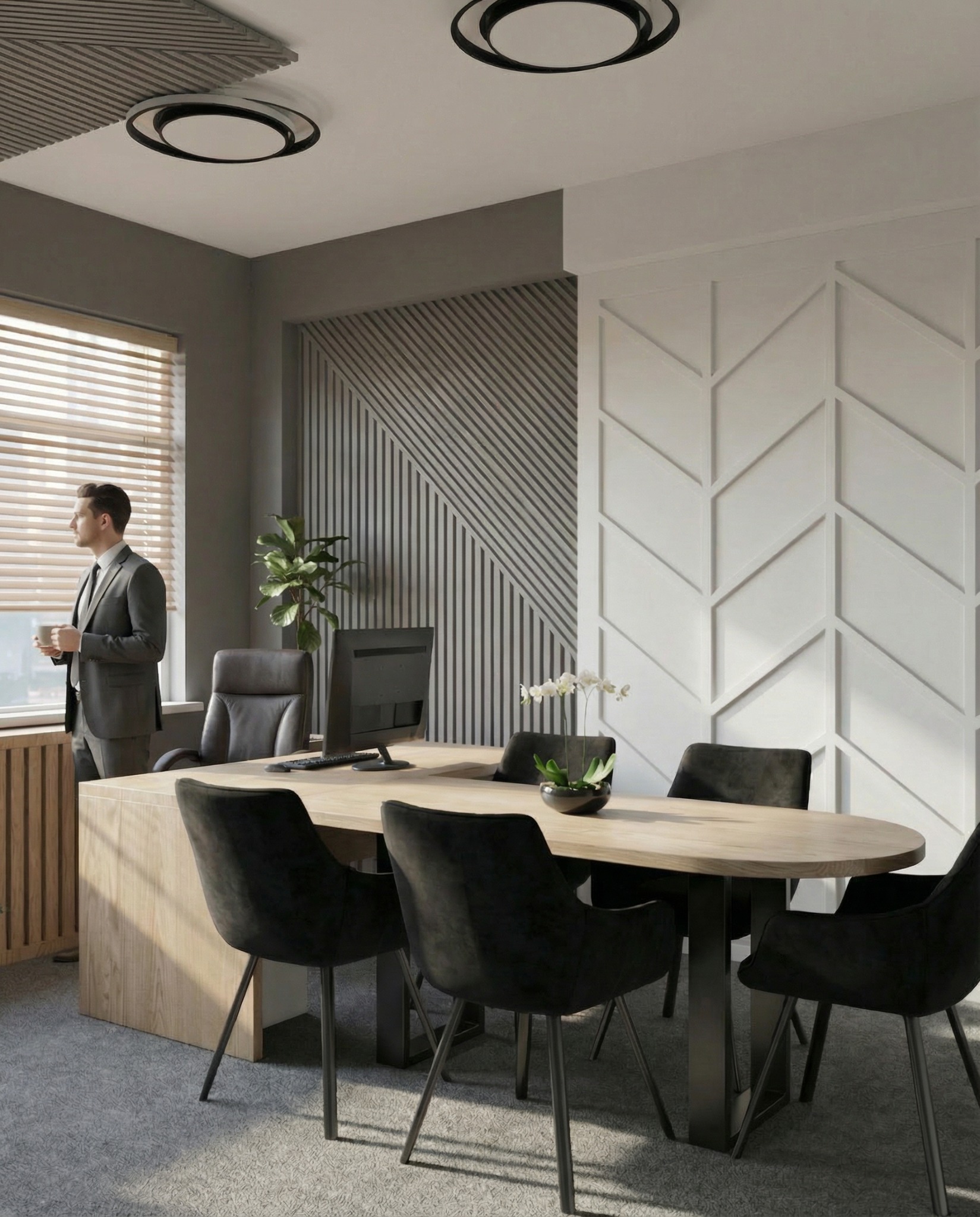 Nowoczesne biuro z drewnianym stołem, czarnymi krzesłami i dekoracyjnymi panelami ściennymi. Mężczyzna w garniturze stoi przy oknie.