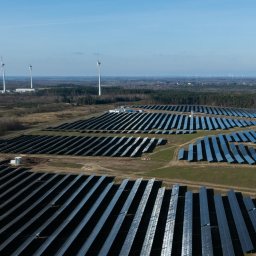 FF Strzelino - największa farma fotowoltaiczna w historii Grupy, która dysponuje mocą 45 MWp, co pozwala  na zasilenie zieloną energią 24 000 gospodarstw domowych. Inwestycja zlokalizowana na Pomorzu to piąta elektrownia słoneczna w portfelu Grupy. 