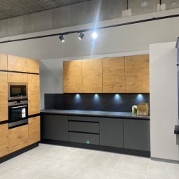 Wykonanie instalacji elektrycznej w największym salonie meblowym na Podhalu 