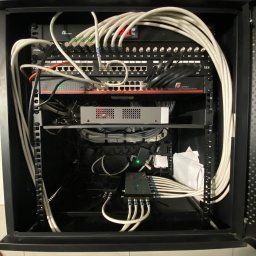 ELSTEAM Instalacje Elektryczne Szymon Hryniewicki - Montaż skrzynki multimedialnej.