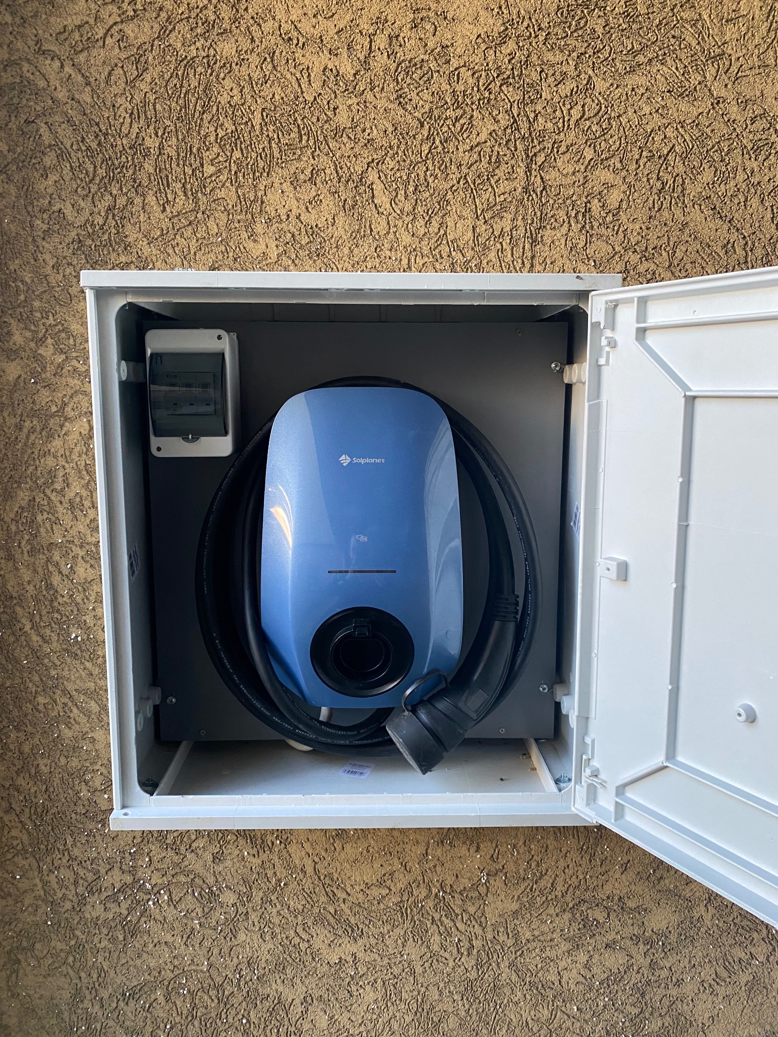 Montaż przydomowej stacji ładowania pojazdów