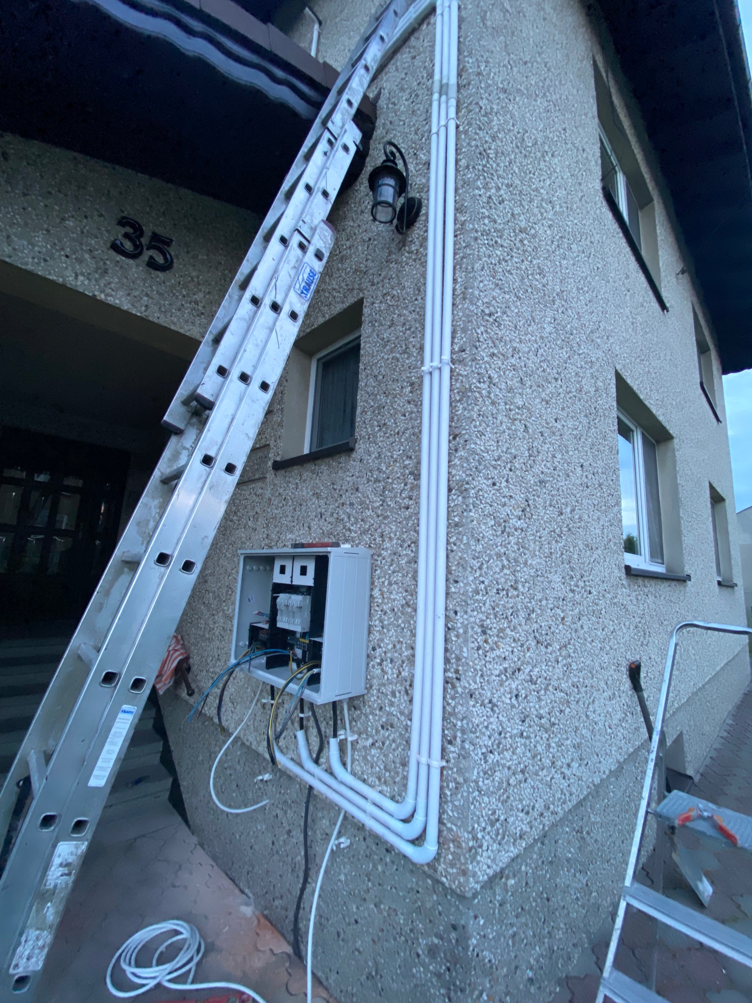 Wymiana przyłącza WLZ wraz z montażem nowej skrzynki licznikowej na zewnątrz budynku