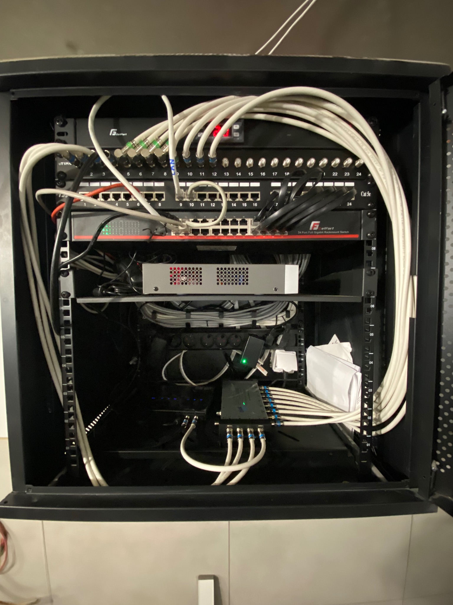 Montaż skrzynki multimedialnej.