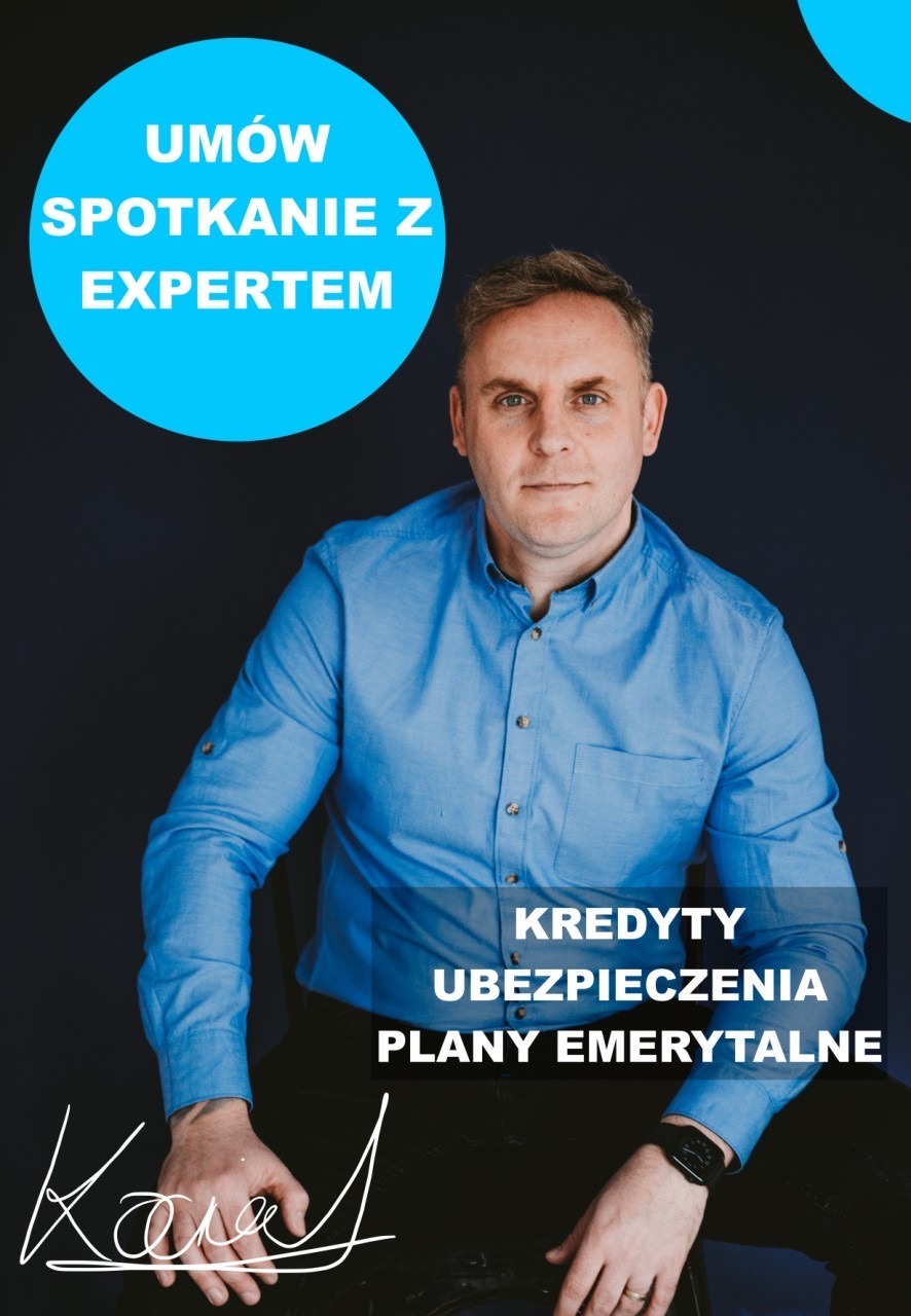 Portret mężczyzny w niebieskiej koszuli, z informacją o możliwości umówienia spotkania z ekspertem oraz ofertą kredytów, ubezpieczeń i planów emerytalnych na ciemnym tle.