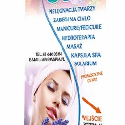 Roll-up reklamowy z grafiką zapraszającą do SPA, oferującego pielęgnację twarzy, zabiegi na ciało, manicure/pedicure, hydroterapię, masaż, kapsułę SPA i solarium; w tle kwiaty i portret kobiety...