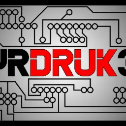 Graficzne logo firmy CYRDRUK3D, zintegrowane z motywem obwodu drukowanego na szarym tle.