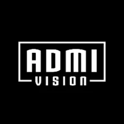 Białe logo ADMI VISION na czarnym tle, otoczone prostokątną ramką.
