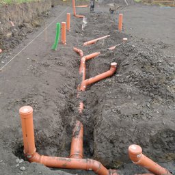 Instalacja kanalizacyjna pod płytą fundamentową. 