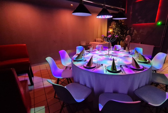 Przykładowa aranżacja stołu.