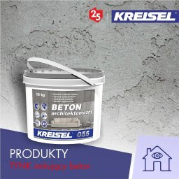 Solid Ostrów Materiały Budowlane - Wiadro z tynkiem imitującym beton architektoniczny marki Kreisel, prezentowane na tle ściany o fakturze betonu. Na etykiecie widoczne informacje o produkcie, w tym waga 15 kg i właściwości.
