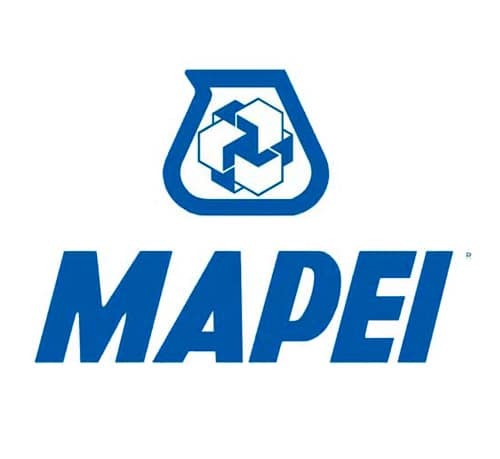 Niebieskie logo firmy Mapei z symbolem trzech sześcianów w konturze kropli