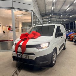 PW Kamel Jan Hadam - Toyota już dotarła do klienta . Nowy właściciel bardzo się nią zachwyca.