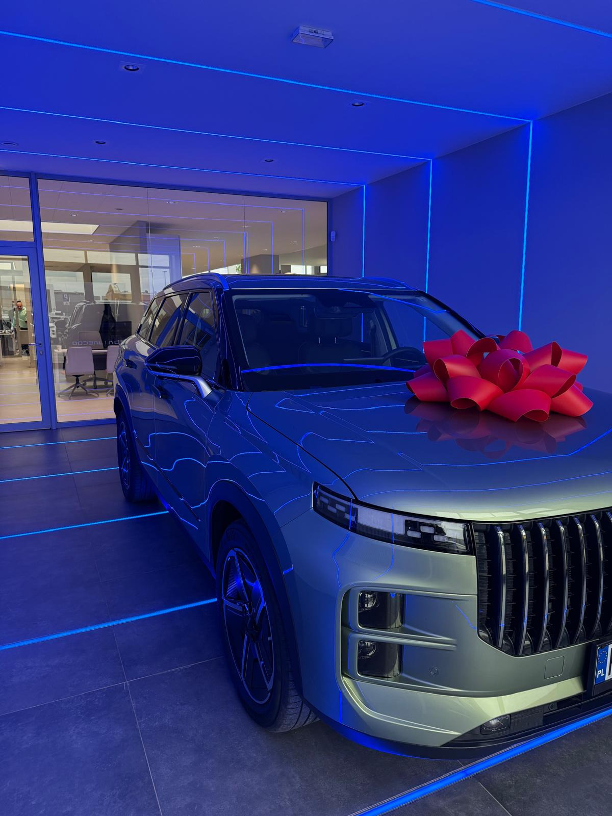 Nowa Omoda Jaecoo już dotarła do zadowolonego klienta.